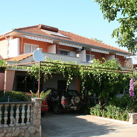 Apartments And Rooms Dobrila Jelsa  Ruang foto
