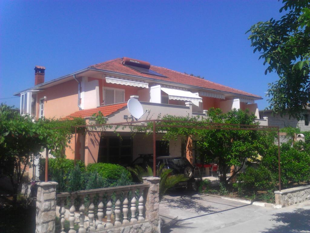 Apartments And Rooms Dobrila Jelsa  Bagian luar foto