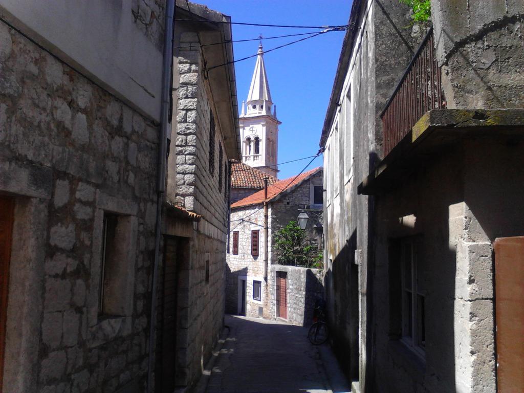 Apartments And Rooms Dobrila Jelsa  Bagian luar foto