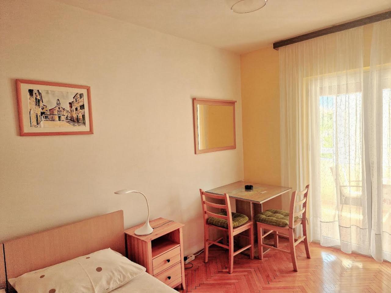 Apartments And Rooms Dobrila Jelsa  Ruang foto