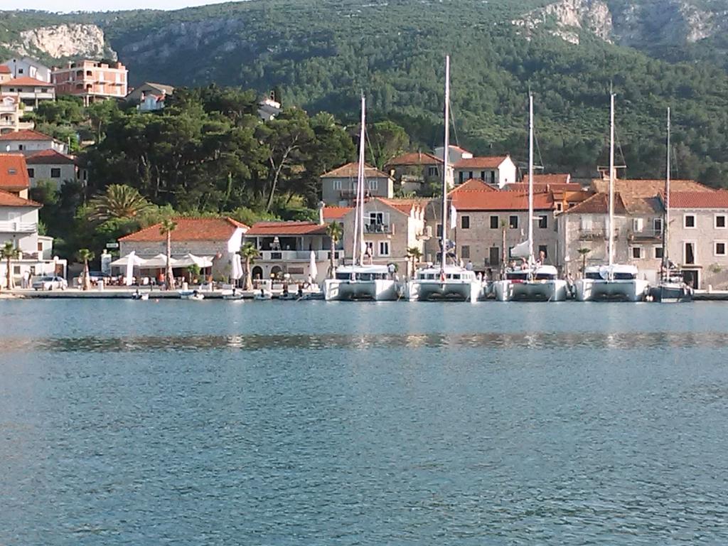 Apartments And Rooms Dobrila Jelsa  Bagian luar foto