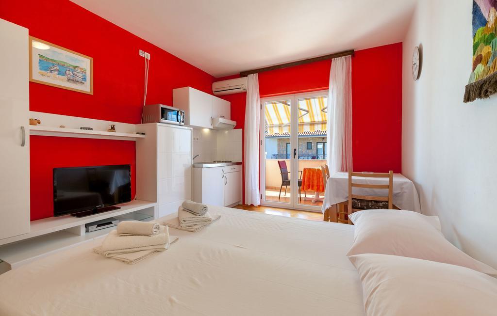 Apartments And Rooms Dobrila Jelsa  Bagian luar foto