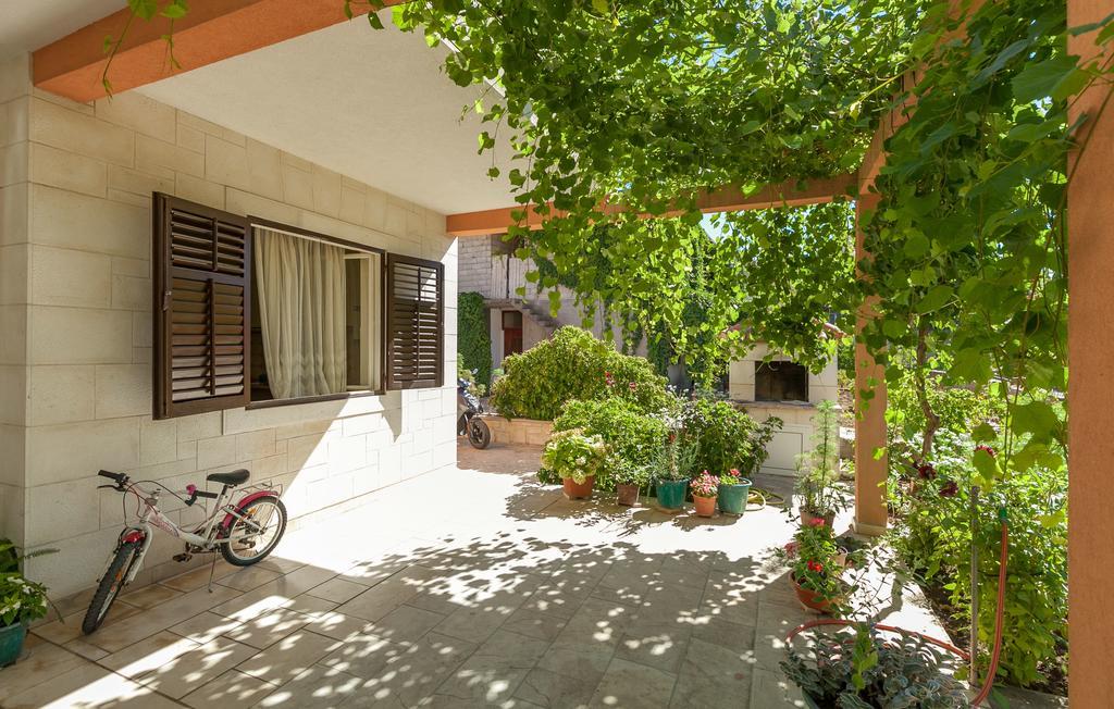 Apartments And Rooms Dobrila Jelsa  Bagian luar foto