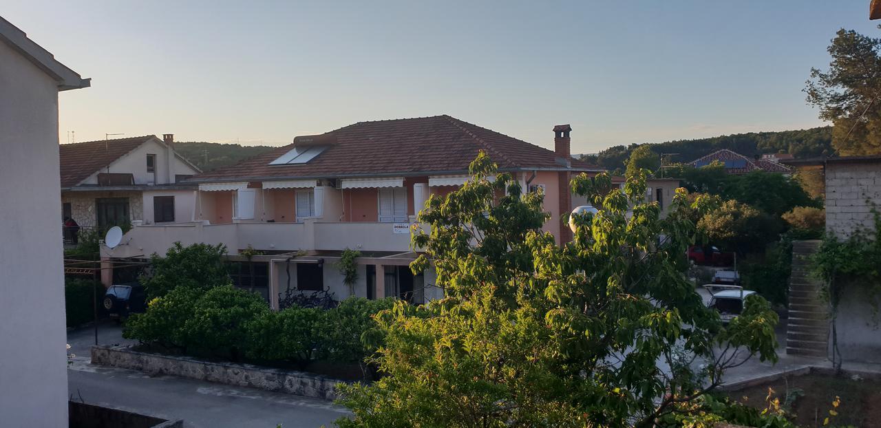 Apartments And Rooms Dobrila Jelsa  Bagian luar foto