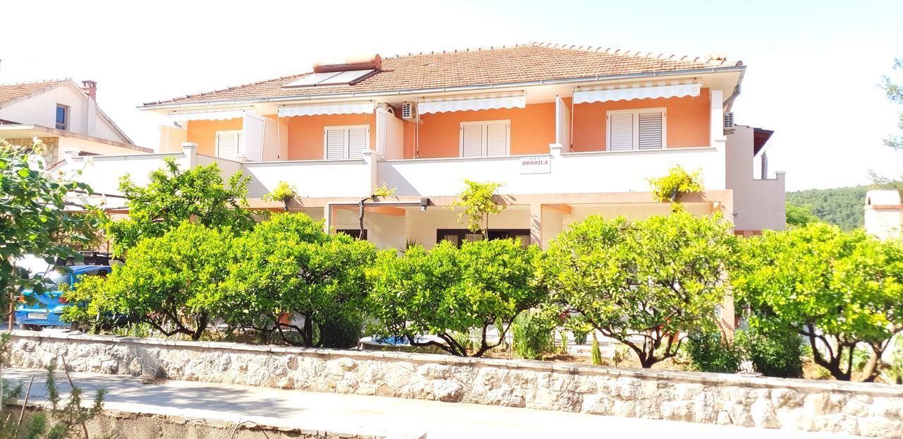 Apartments And Rooms Dobrila Jelsa  Bagian luar foto