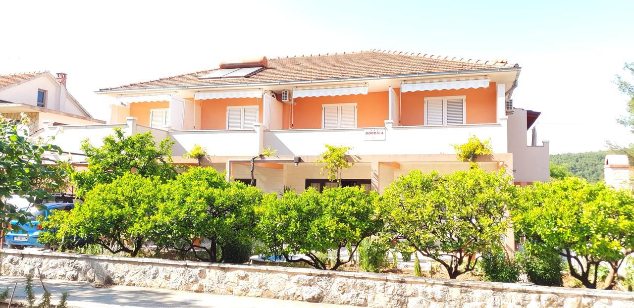 Apartments And Rooms Dobrila Jelsa  Bagian luar foto