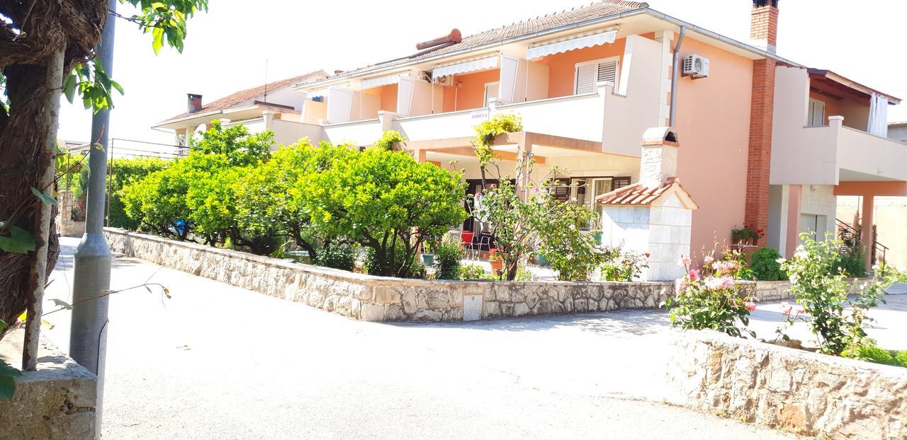 Apartments And Rooms Dobrila Jelsa  Bagian luar foto