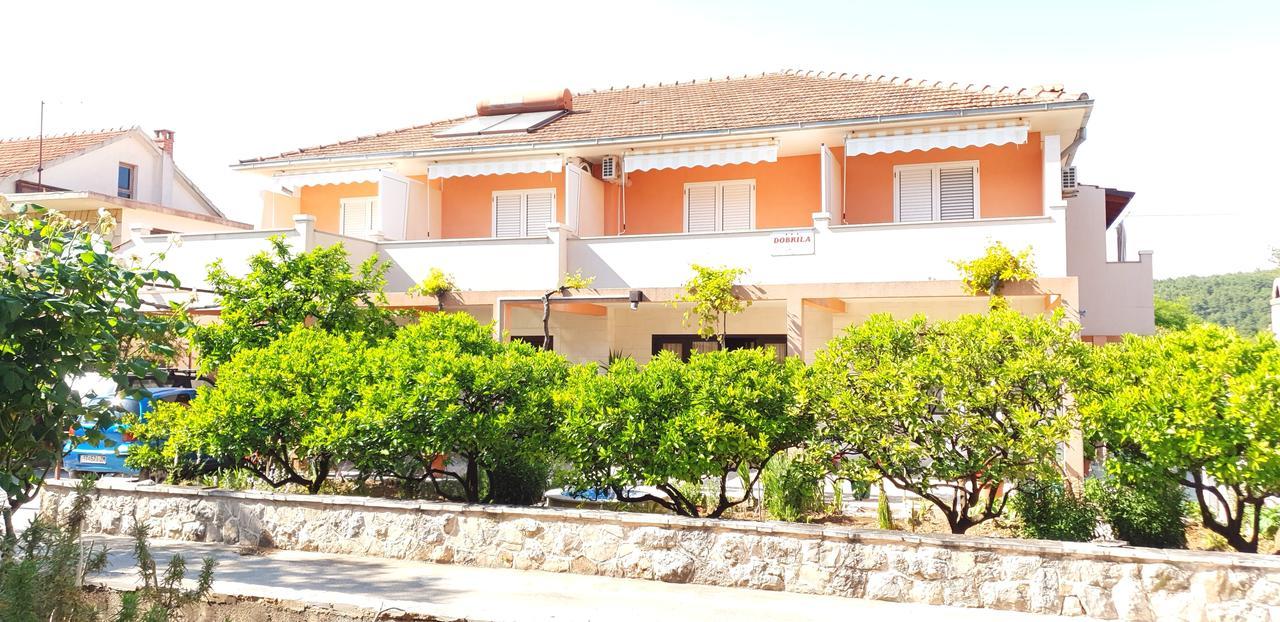 Apartments And Rooms Dobrila Jelsa  Bagian luar foto