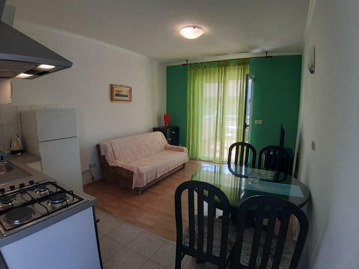 Apartments And Rooms Dobrila Jelsa  Bagian luar foto