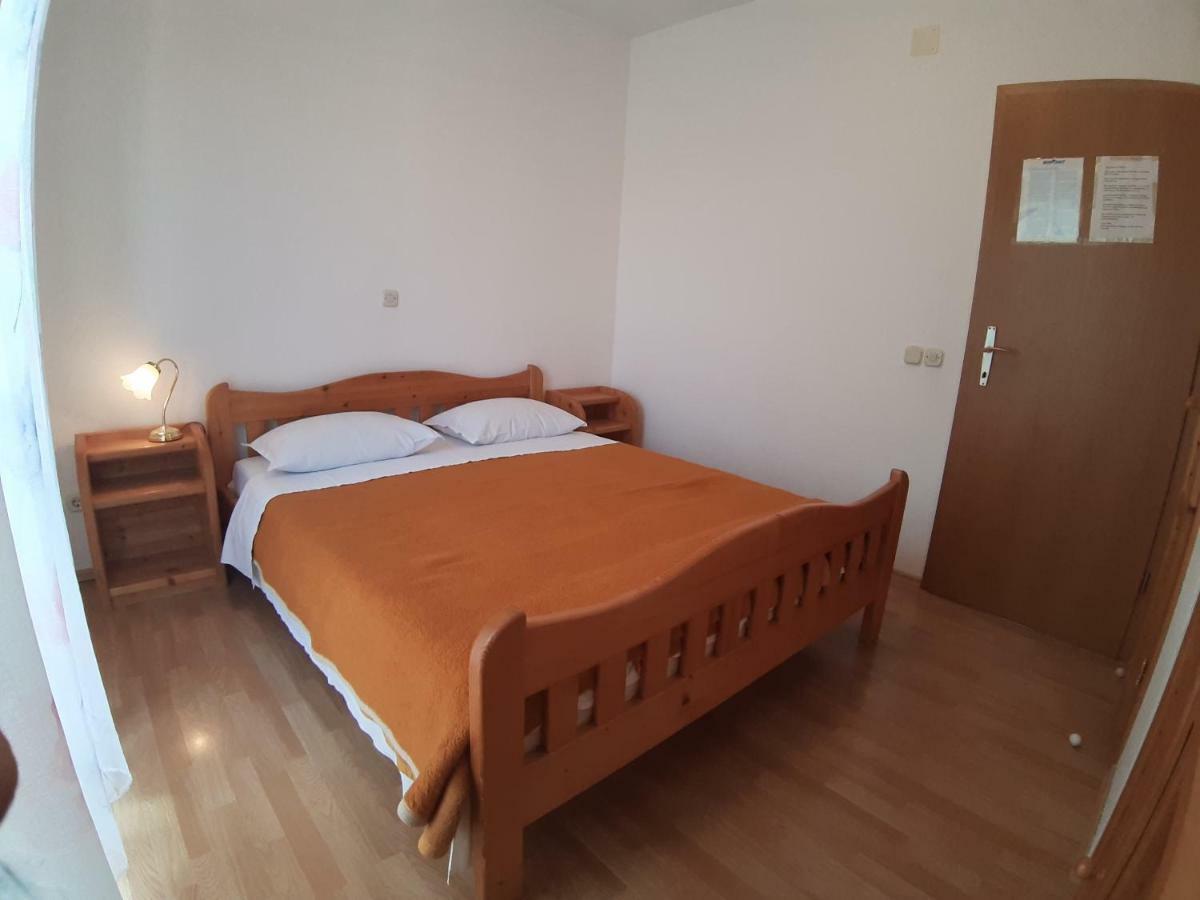 Apartments And Rooms Dobrila Jelsa  Bagian luar foto