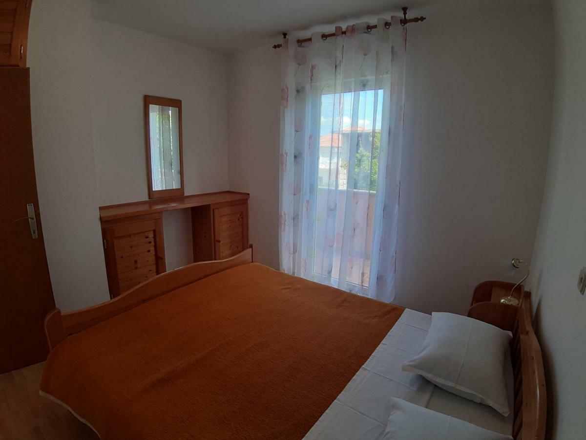 Apartments And Rooms Dobrila Jelsa  Bagian luar foto