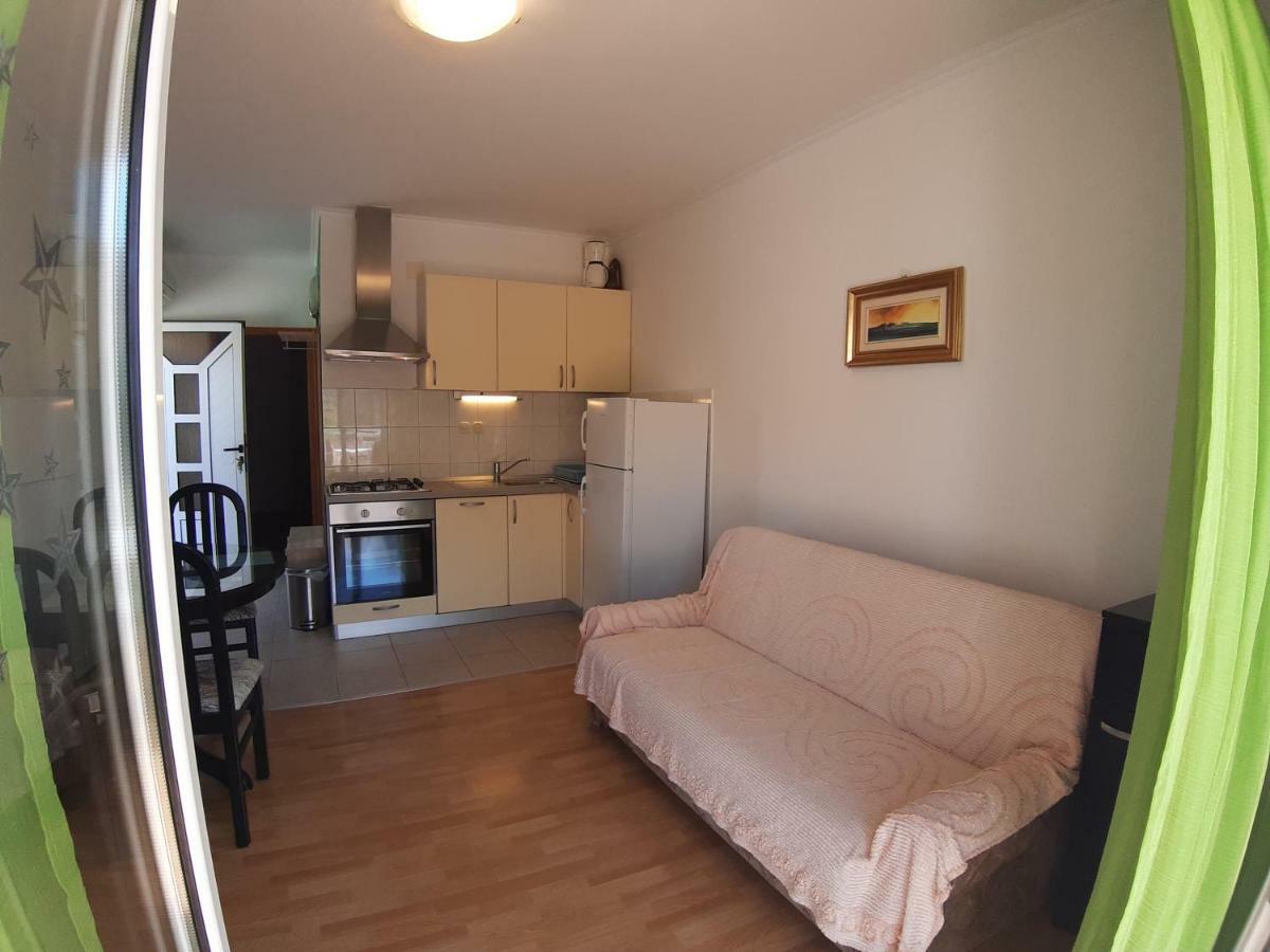 Apartments And Rooms Dobrila Jelsa  Bagian luar foto