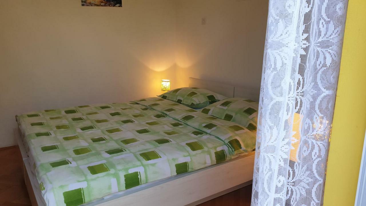 Apartments And Rooms Dobrila Jelsa  Bagian luar foto