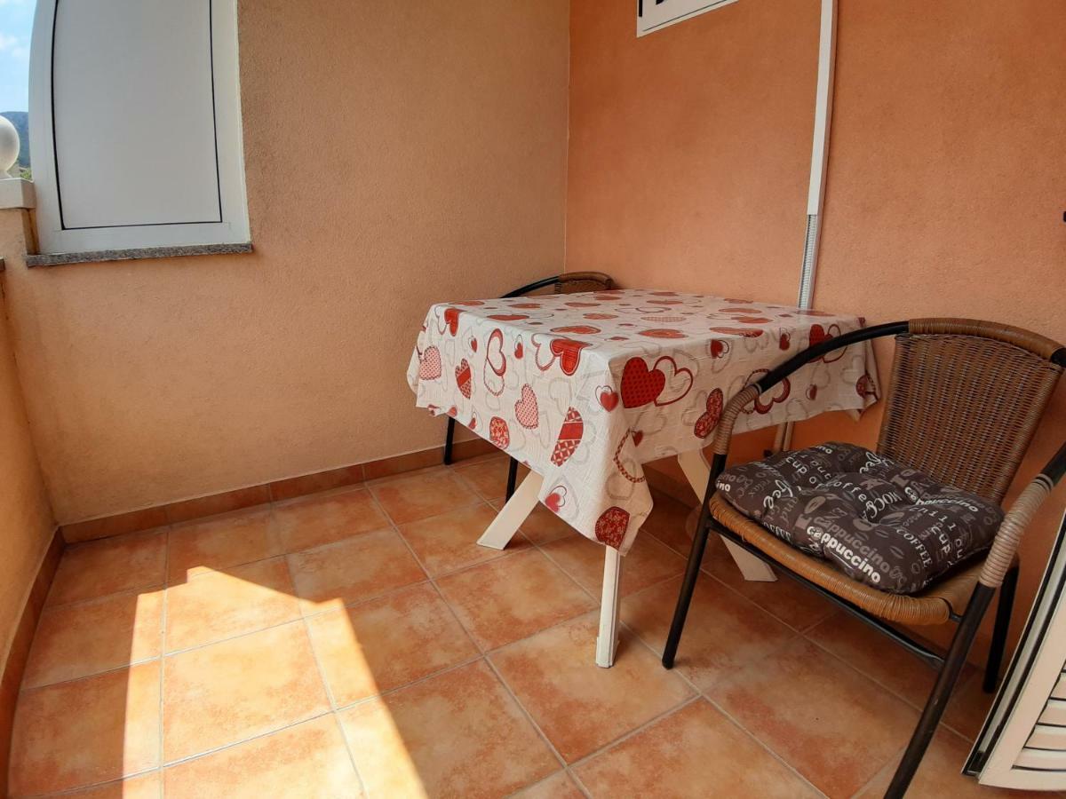 Apartments And Rooms Dobrila Jelsa  Bagian luar foto